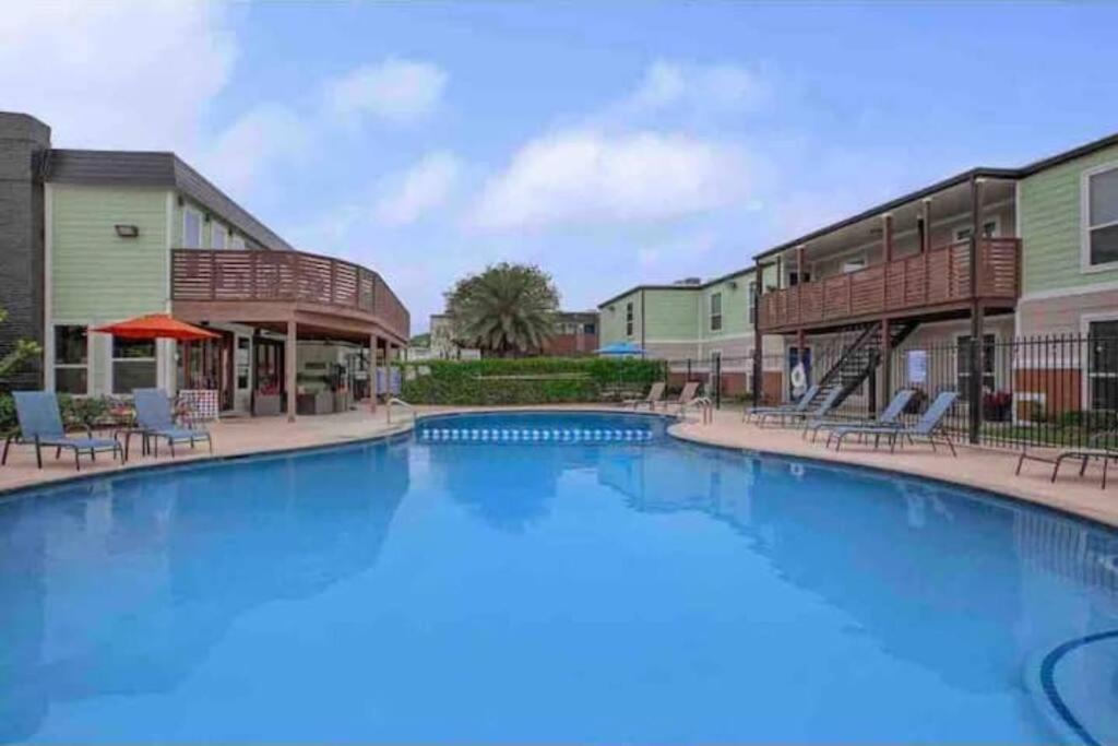 Beautiful/Spacious 2 Bedroom Houston Near Galleria Luaran gambar