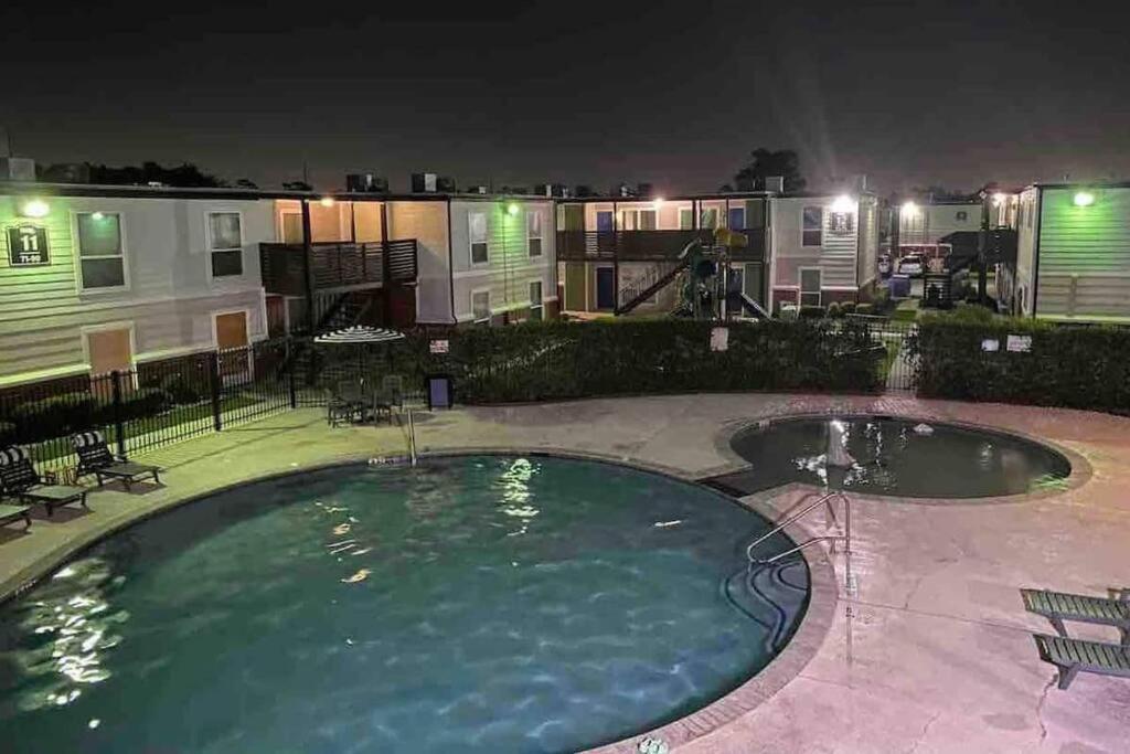 Beautiful/Spacious 2 Bedroom Houston Near Galleria Luaran gambar
