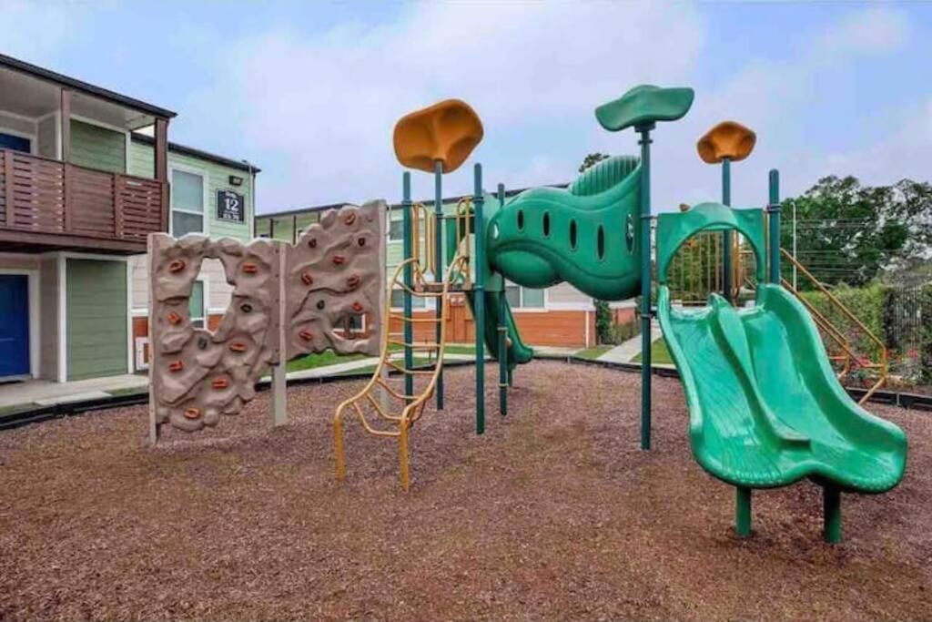 Beautiful/Spacious 2 Bedroom Houston Near Galleria Luaran gambar
